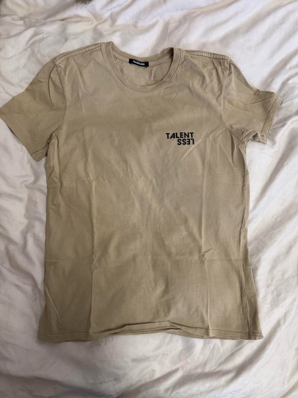 TALENTLESS Beige Short Sleeve Graphic Tee women’s small